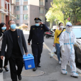 湘西保靖:党员“敲门”服务全员核酸检测