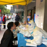 “疫”线红蓝白共护星城“绿”