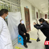 保靖县救助管理站“零”距离为站外托养人员办理身份证