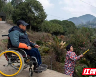 身残志坚 倚轮仗妻续创业——记迁陵镇茶市村一级肢体残疾人贾长春