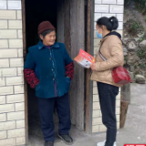 保靖县复兴镇:人大代表积极参与“敲门行动”