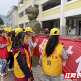 保靖县岳阳学校掀起学雷锋热潮