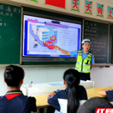 保靖县公安交警进校园:用儿歌“唱响”交通安全“最强音”
