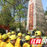 保靖民中“《团结报》校园小记者”清明祭扫贤烈陵园