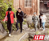 保靖县吕洞山镇:开展地灾防汛暨应急知识田间课堂活动