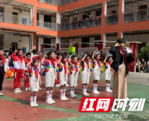 保靖县毛沟镇芙蓉学校:红领巾飘扬,我们入队啦!