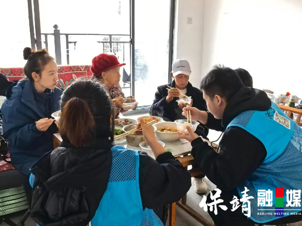 “邻里厨房”烹出社区归属感，保靖“金晖湘伴”温暖桐木棋社区易地搬迁长者