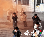 保靖县毛沟小学:消防安全应急疏散演练 百名师生上演“火”速撤离