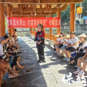 童享绿水青山·共建美好家园|向寒露的“院坝课堂”:一片黄金叶里的“两山”答卷