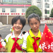 保靖县实验小学少先队代表十年接力送新兵,青春致敬"最可爱的人"