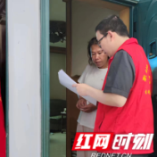 文明新风润湘西,文明创建我参与|炎炎夏日 保靖法院“志愿红”助力文明城市创建