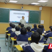 保靖县雅丽中学举行青蓝工程师徒结对仪式