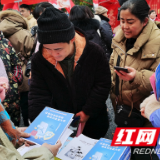 保靖县人社局开展《湖南省社会保险基金监管条例》宣传活动