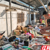 保靖县比耳镇:“扫黄打非”联合执法 健康文化入户宣传