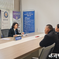 保靖县人民法院:院长接访面对面,耐心引导解民忧