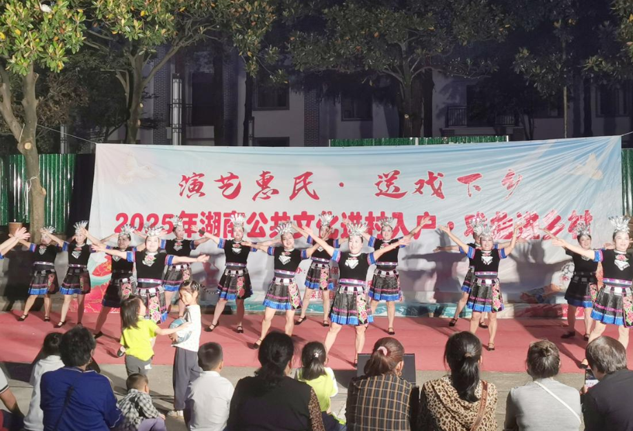 从“台下看”到“台上演”,保靖县送戏下乡激活共建共治共享新活力