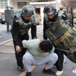 筑牢安全防线 保靖县人武部开展“五一”防恐反暴演练暨安全大检查
