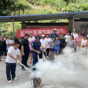 保靖县民瑞社区“理论+实操”消防演练筑牢搬迁群众安全防线