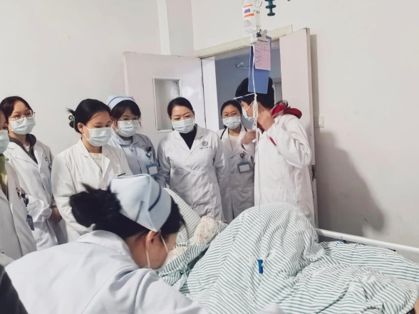 一江资水送医暖，百里酉水护民康｜邵阳学院附属第二医院专家团队下沉葫芦镇中心卫生院开展教学查房活动