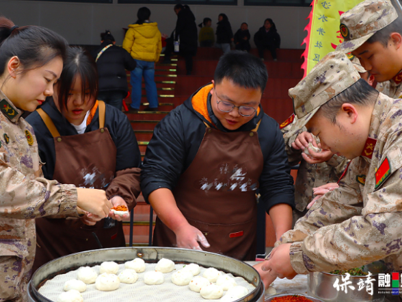 保靖县迁陵镇：“村厨”飘香迎新春 军民同心叙鱼水情