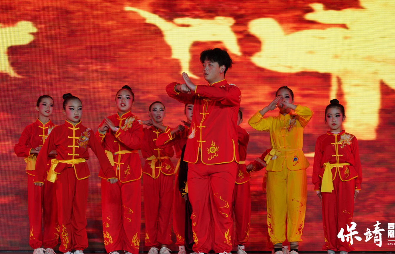 新春走基层 | 青春归巢 乡聚未来——保靖返乡大学生文艺晚会暖燃开演