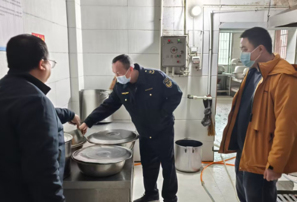 保靖县清水坪镇：筑牢食品安全防线守护校园美好“食光”