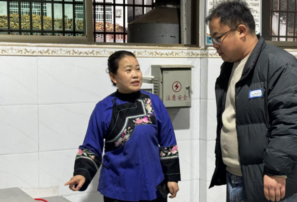 拧紧“安全弦” 护航“茶飘香”  吕洞山镇开展春茶生产加工消防安全专项检查