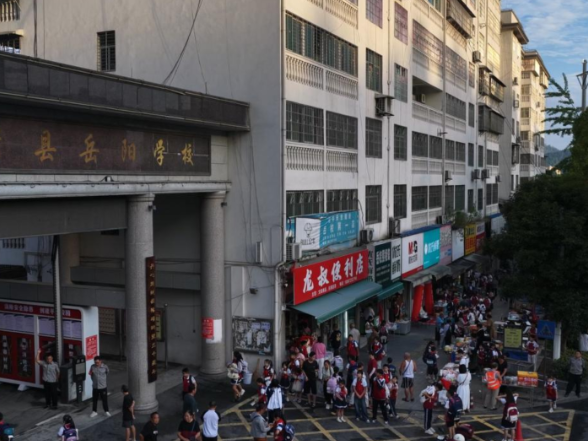 保靖县各学校迎来开学季：从军训磨砺到“第一课”启程