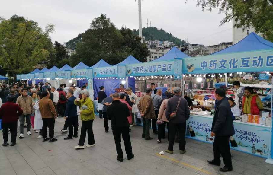 保靖县第二届中医药文化公益夜市火热开市！