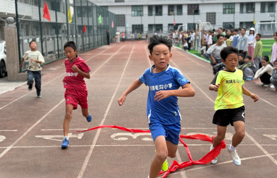 保靖县毛沟小学：赛场跃动少年志，一场不止争冠的田径盛会