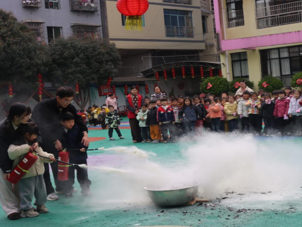 保靖县岳阳幼儿园开展春季应急疏散演练