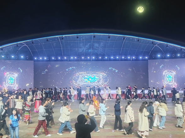 围炉煮茶话青春筑梦乡村绘新景