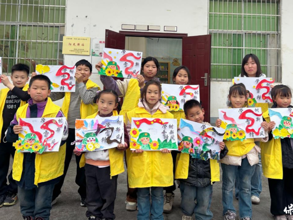 保靖县复兴村阳光驿站：故事+手绘+勋章 让雷锋精神扎根童心