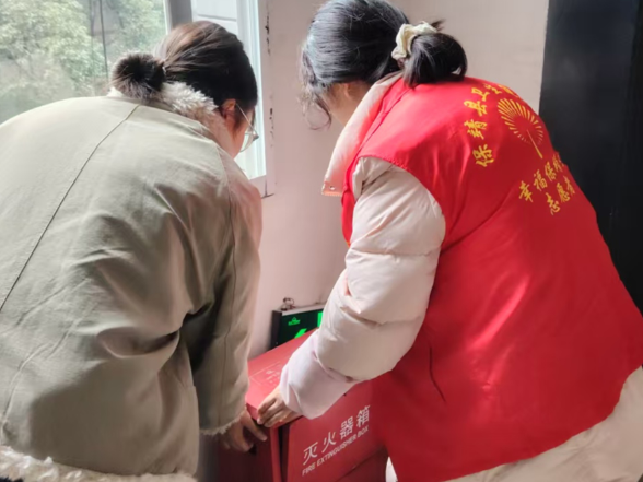 保靖县卫健局深入社区开展共建共治共享安全生产隐患排查活动