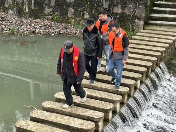 保靖县普戎镇泽碧村开展防汛防火综合实战演练