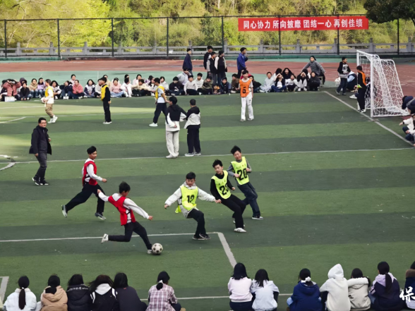 绿茵逐梦，“足”够精彩——保靖县毛沟中学第五届“良习杯”足球联赛启幕