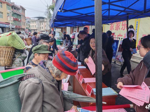 保靖县复兴镇开展全民国家安全教育集中宣传活动