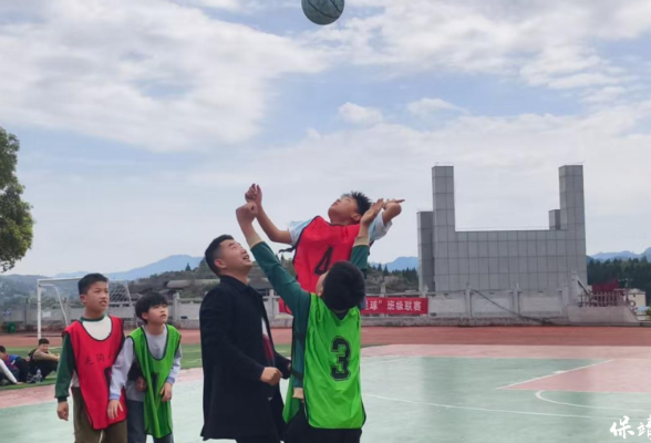保靖县毛沟小学：赛场竞逐扬斗志 阳光运动润童心