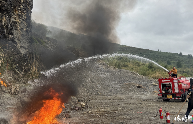 碗米坡镇召开清明节前森林防灭火工作部署会暨应急演练