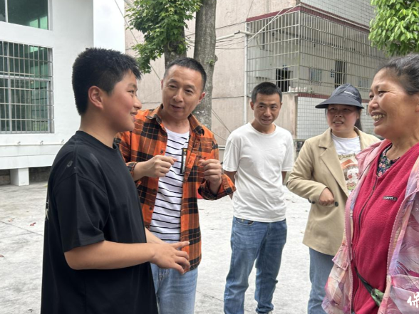 保靖县阳朝小学：“大手牵小手”家校同行 守护童心促成长