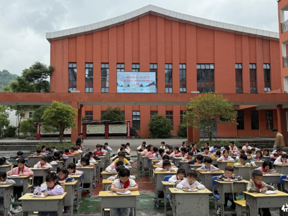 保靖县毛沟镇芙蓉学校举办师生书法大赛