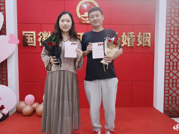 520 浪漫如约而至！保靖县民政局花式装点婚姻登记处 暖心开展婚检宣传