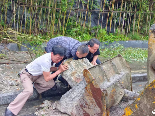 闻“汛”而动 向险而行——迁陵镇全力开展暴雨灾害抢险救灾工作