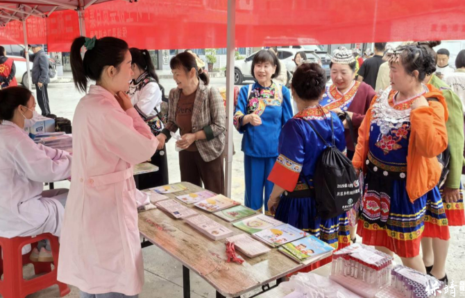 签约有实感·服务有温度——保靖县葫芦镇中心卫生院开展家庭医生日主题义诊活动