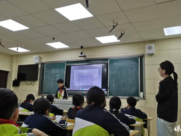 保靖县迁陵小学举行春季实习生教学竞赛暨校本研修活动