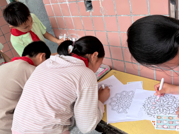 保靖县普戎小学：追光而行，心暖相伴