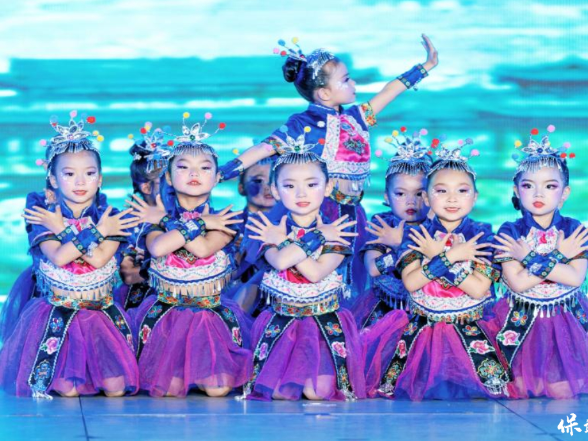 保靖县岳阳幼儿园：乐享缤纷六一 共护健康童年