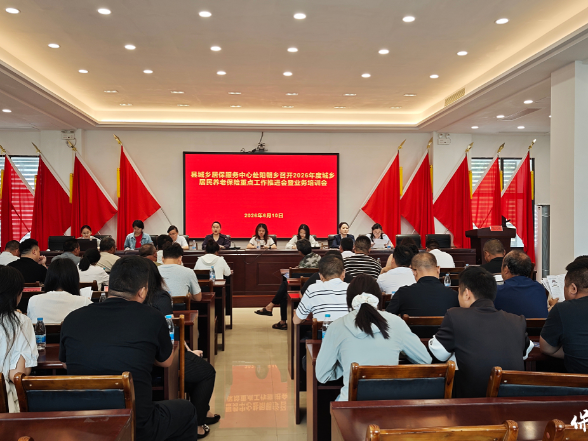 “阳朝乡+县人社+工商行” 三方联动  解答惠民政策