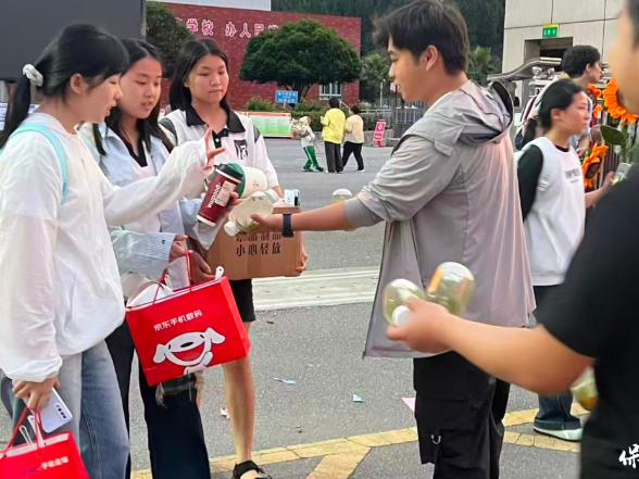 茶香送清凉 暖护少年归！保靖黄金茶为高考学子送上毕业清甜
