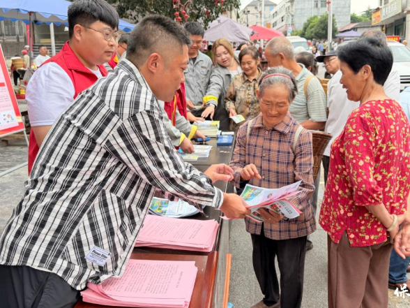 保靖县毛沟镇开展学生防溺水安全宣传活动